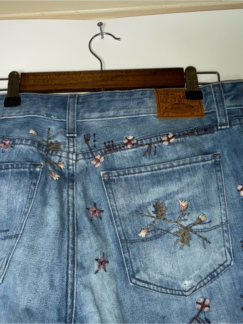 Lucky Brand Sienna Slim Boyfriend Floral Embroidered Distressed Jeans Size 4/27 - Picture 7 of 11